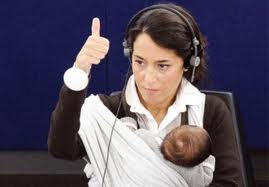 L’ energia del gruppo Controparola su “La maternità negata” e il diktat “Figli o Lavoro”